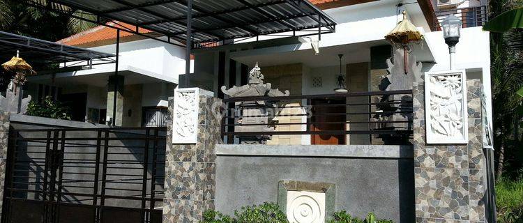 Rumah minimalis terawat dan view menawan di Saba Gianyar 1