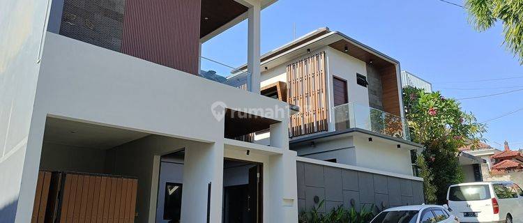 Rumah modern luxury di Gatsu barat dekat ke Canggu 1