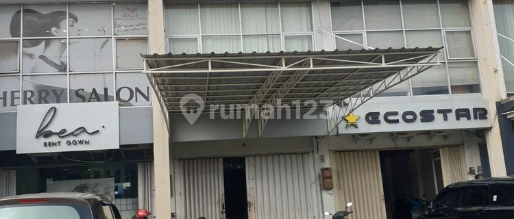 Shop house with partitions for office & spacious parking 1