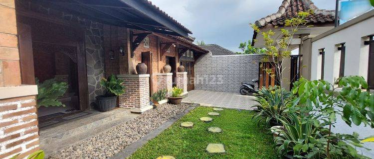 Rumah villa mewah di kadipiro Banjarsari Solo plus furnish Rumah di Kadipiro SHM Bagus Sekali Furnished 1