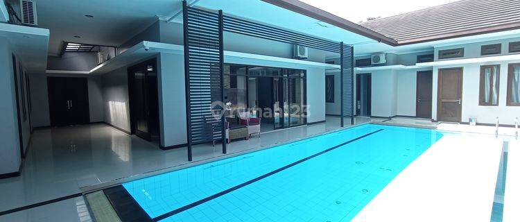 rumah 860 meter plus kolam renang di laweyan, solo 1