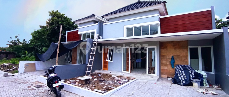 Rumah cantik di Mojosongo jebres dekat kampus UNS murah 1