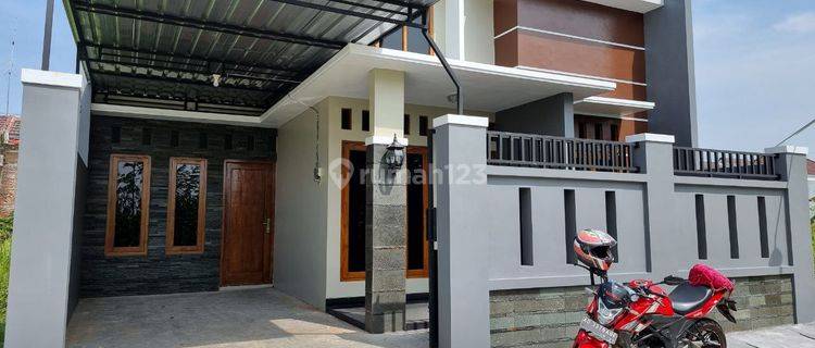 Rumah cantik 2 Lantai di Gedongan colomadu kondisi baru 1