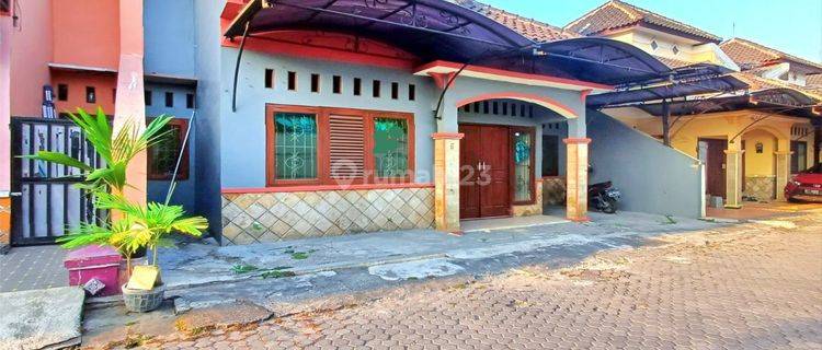 Rumah cluster cantik pinggir jalan utama jalan adi soemarmo colomadu 1