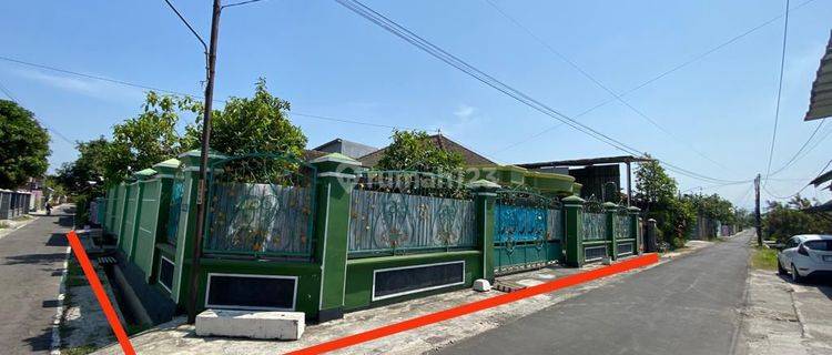 Rumah second lahan luas di dekat yonif 413 Palur 1