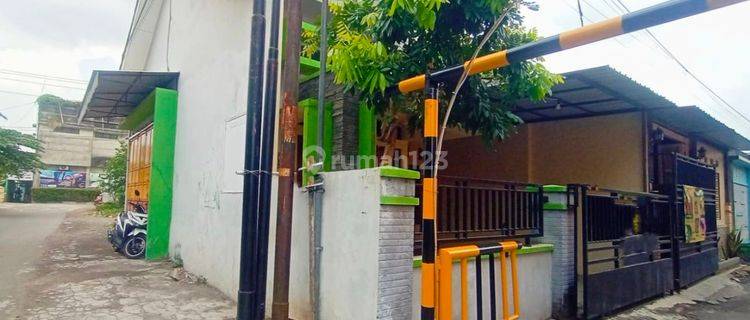 Rumah 2 Lantai plus ruang usaha di Sanggrahan dekat Konimex 1