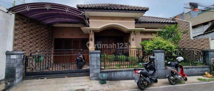 Rumah cantik 2 Lantai di Kemlayan serengan Solo kota 1