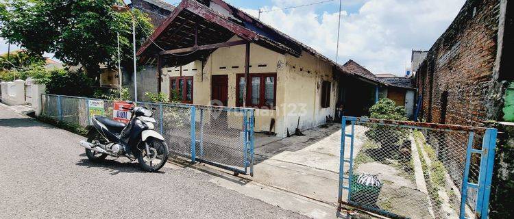 Rumah hitung Tanah di Kerten Laweyan 325 m² 1