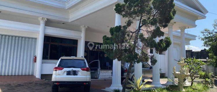 Rumah mewah full furnish di Kerten Laweyan solo kota 1