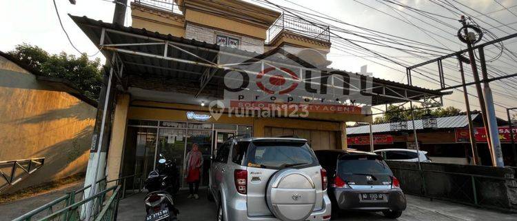 Rumah plus klinik di pinggir jalan raya colomadu dekat AURI 1