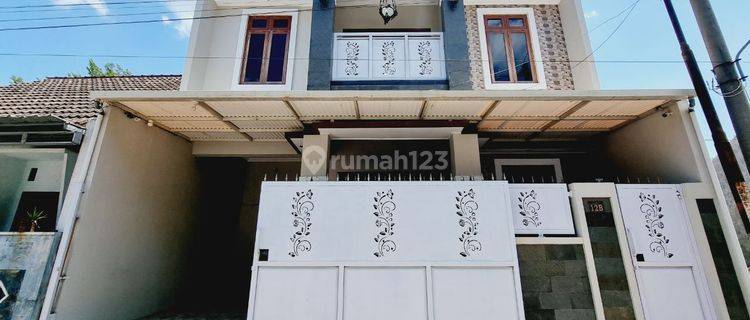 Rumah Mewah 2 Lantai Di Lingkungan Perumahan Gentan Area 1