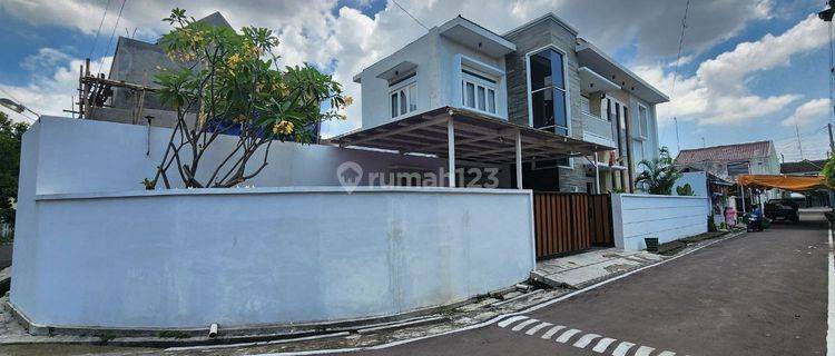 Rumah Mewah Bonus Furnish Dan Kolam Renang Pribadi  1