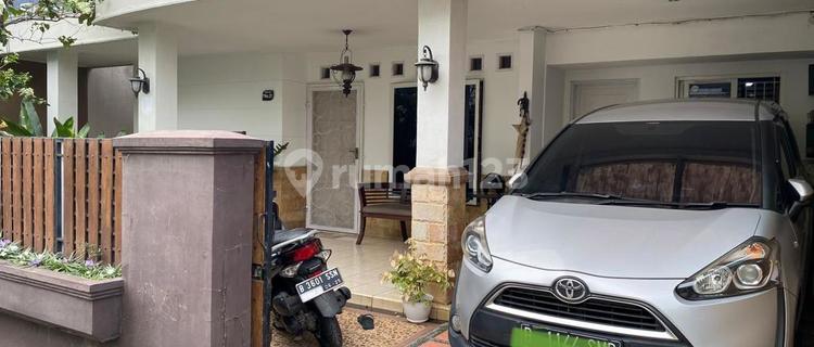 Rumah Modern Bagus Terawat, Kelapa Dua Depok 1