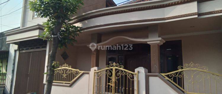 Rumah 2 Lantai Bagus Unfurnished SHM di Dijual Rumah Petemon Kuburan Surabaya, Surabaya 1