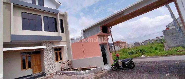 Rumah 2 Lantai Baru Furnished SHM Gumpang Kartasura Jawa Tengah 1