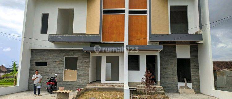 Rumah Furnished Baru SHM - Sertifikat Hak Milik di Solo Baru 1