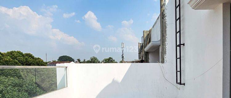 Rumah baru ada kolam renang Dekat Pondok Indah  1