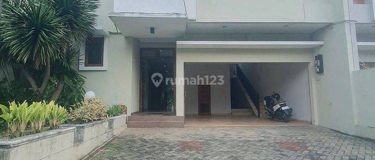 Rumah Sewa Private Pool Dekat Super Market Kemang 1