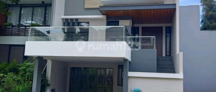 Modern Building House At The Green Vineyard BSD City 1