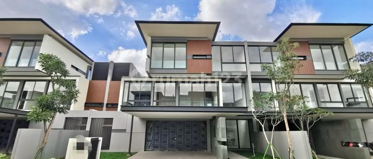 Rumah Halaman Luas Semi Furnished di Lyndon Nava Park Bsd City , Tangerang 1