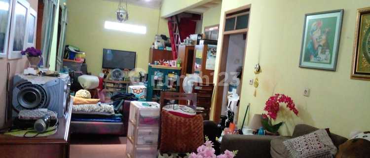 Cool, this house in the beautiful Cibaduyut Park, Bandung. 1