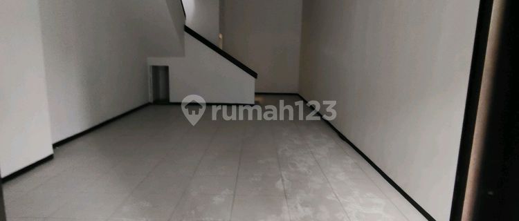 Strategic Shop House Suitable For Your Business In Gempol Sari, Bandung 1