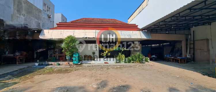 Building suitable for an office on Imam Bonjol Street. 1