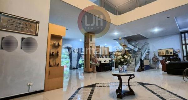 Rumah mewah di jalan MT Haryono 1