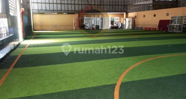 Bangunan usaha di jalan MT Haryono 1