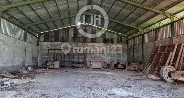 Land and warehouse building in Ngaliyan 1