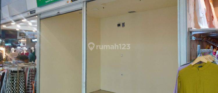 Kios lokasi super strategis di tangcity mal Ruko 1