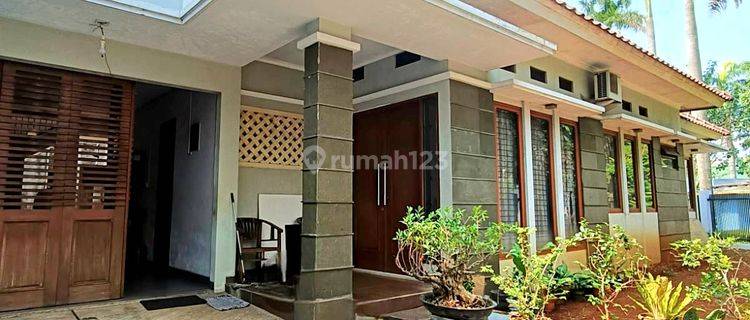 Rumah Asri Halaman Luas Terawat Di Bintaro Jaya 1