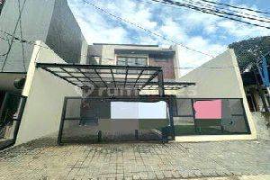 Cluster One Gate Modern Bangunan 2 Lantai Di Graha Raya Bintaro 1
