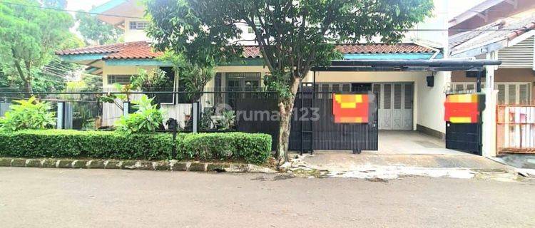 Rumah Standart Posisi Hoek Halaman Luas Di Bintaro Jaya 1