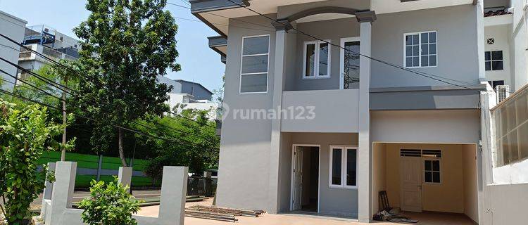 Rumah sudah renovasi hoek 2 lantai 3 kamar di Gading Serpong M503 1