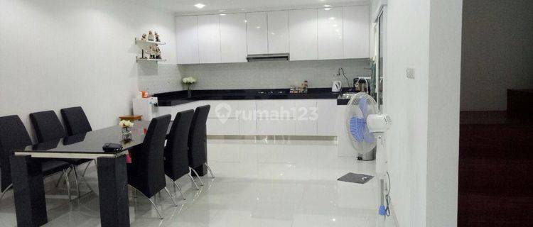 Jual Rumah Hook Furnished Cluster Monaco Gading Serpong 1