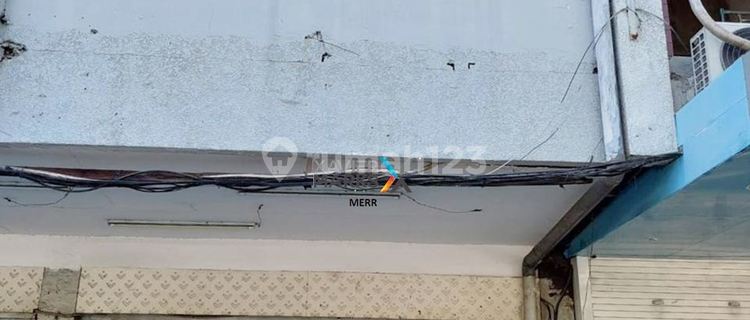 For Rent: Strategic Commercial Space on Raya Tunjungan Roadside 1