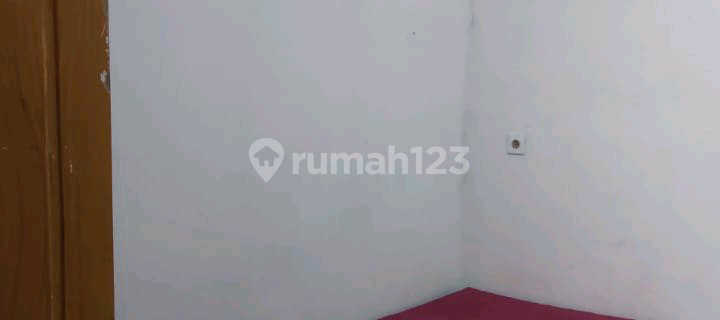 There are many active boarding rooms available in Tenggilis Mejoyo, Surabaya, Aud.a058. 1