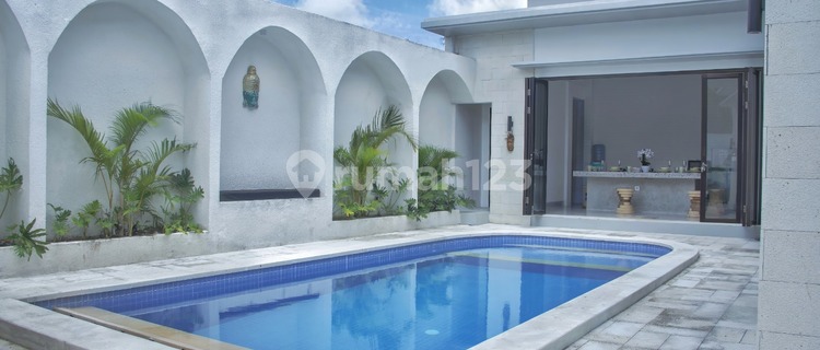 Modern Villa 2 Bedrooms Seminyak 1