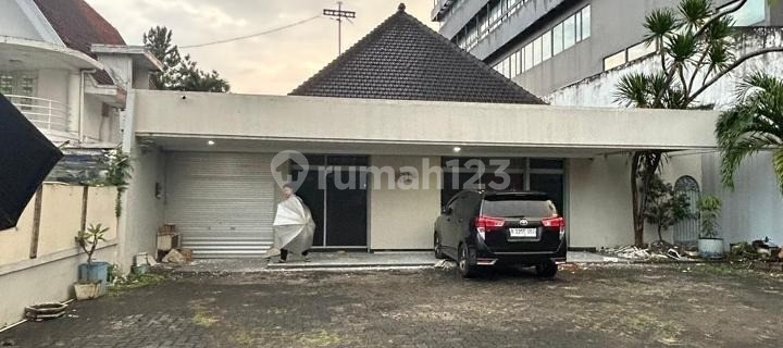 RUMAH LUAS LOKASI STRATEGIS PUSAT KOTA DI GAJAHMADA SEMARANG 1