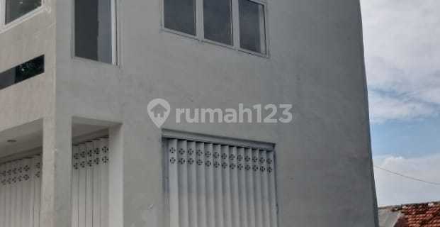 3-Story Shophouse on Jalan Pahlawan, New Probolinggo, HDP, Right of Way Road 1