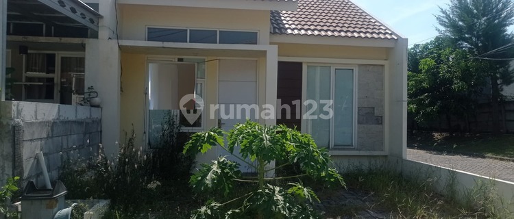 House In Jade Hamlet Housing Estate, Gresik 1