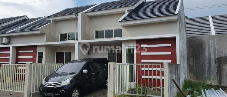 House In De Naila Village Driyorejo Gresik 1