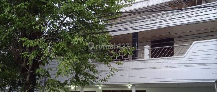 *Dijual Rumah 3 Lantai, Raya Dukuh Kupang Barat* 1