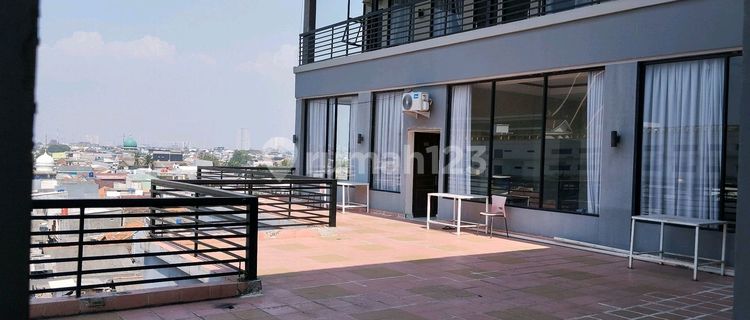 For Sale Luxury Boarding / Contract House - 5 Floors 1