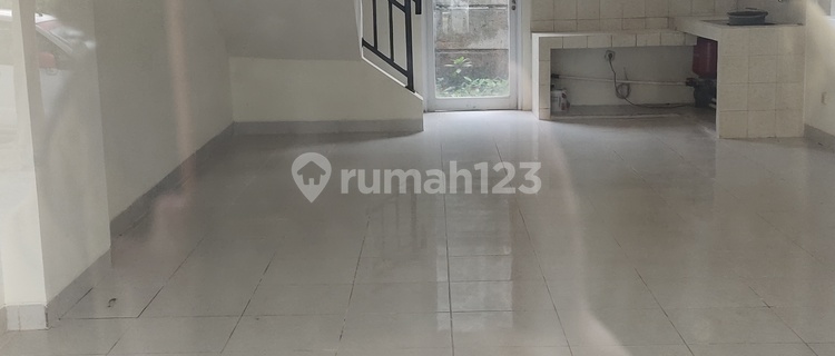 Ruko pinggir jalan ,strategis,bebas banir 1