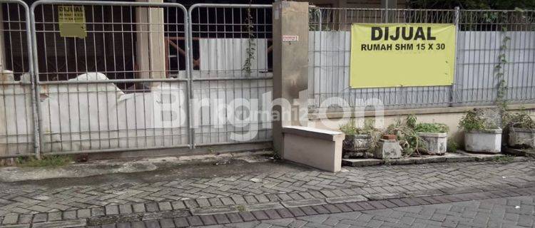 RUMAH STRATEGIS TENGAH KOTA GRESIK TANAH LUAS TEMBUS RUMAH BELAKANG 1