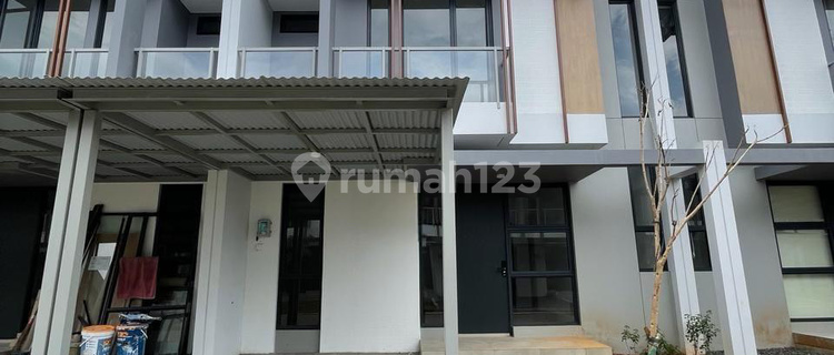 Ready-to-Occupy New Home in a Single-Gate Cluster in BSD, Selling at a Loss with Reduced Price. 1