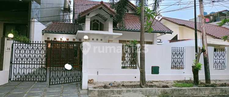 Rumah 2 Lantai Lokasi Sangat Strategis di Kebayoran Baru 1