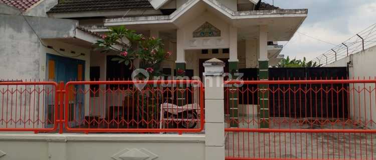 Rumah Pusat Kota Madiun Cocok Untuk Multi usaha Cafe, Ekspedisi, Salon, Dsb Jl. Srindit, Madiun 1